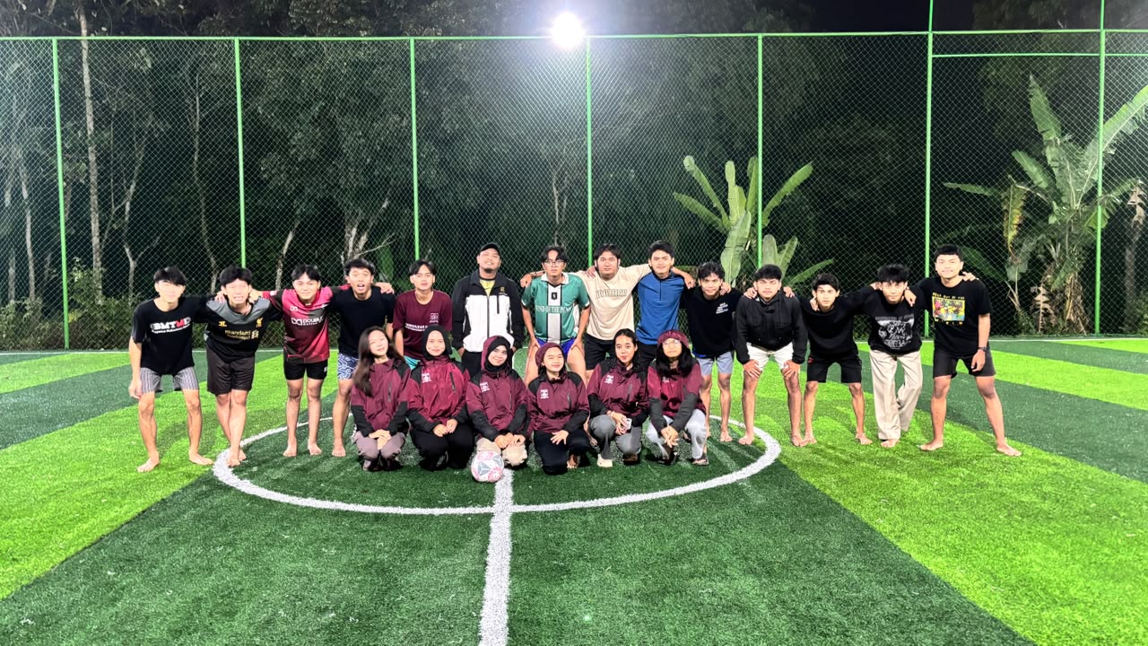 KKN Desa Kabandungan dan Cipeuteuy Friendly Match di Minisoccer 